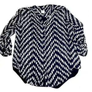Chicos size 2 (M) button down blouse